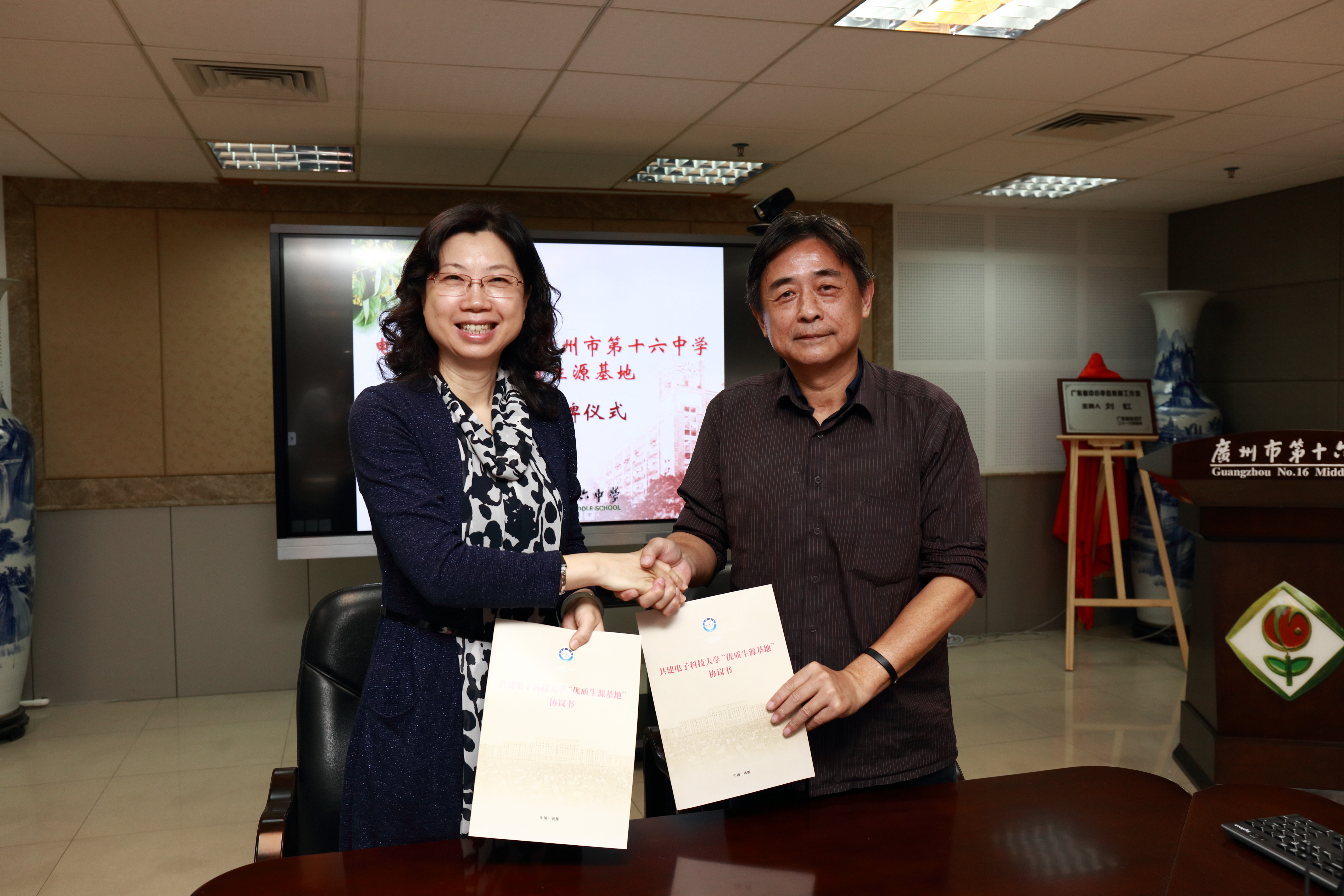 feef9aadcec0bc3ba8fbb758da509e0c.jpg feef9aadcec0bc3ba8fbb758da509e0c.jpg